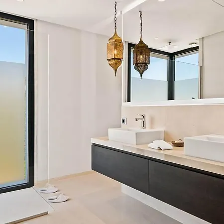 V - Chic 6-bedroom In Olivos, Villa