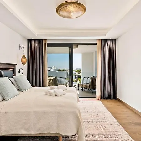 V - Chic 6-bedroom In Olivos, Marbella