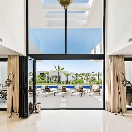 Villa V - Chic 6-bedroom In Olivos, Marbella