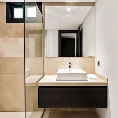 Villa V - Chic 6-bedroom In Olivos,